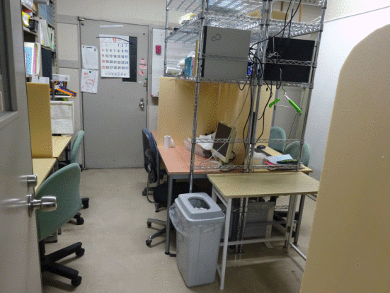 ☆学生の居室 - 有機化学研究室(種田研究室)
